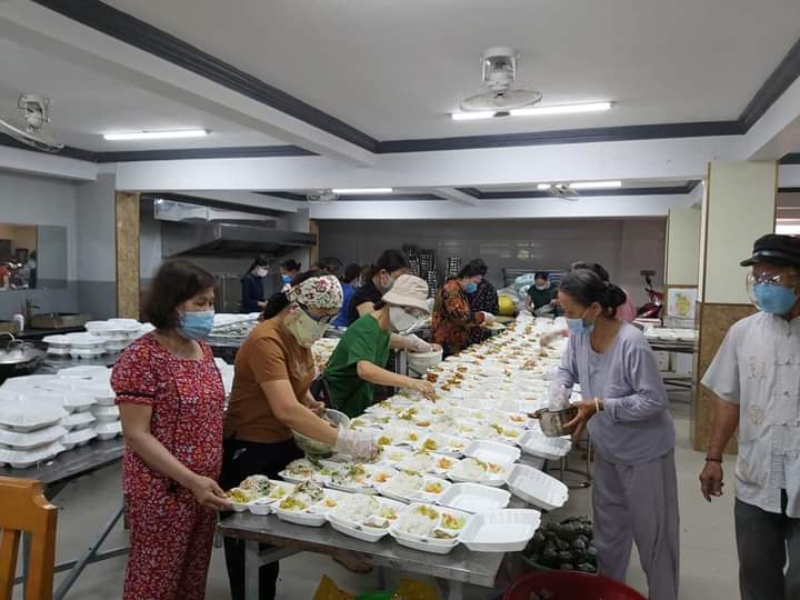 Những bữa cơm ấm lòng người tại khu cách ly tập trung Trạm y tế thị trấn Hà Lam