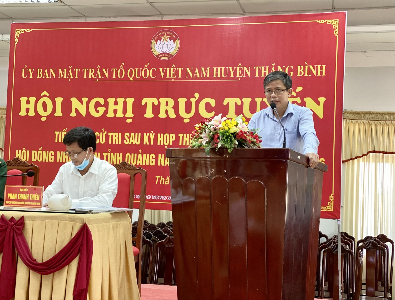 Ông Võ Văn Hùng, Phó Bí Thư, Chủ tịch UBND huyện phát biểu tại Hội nghị